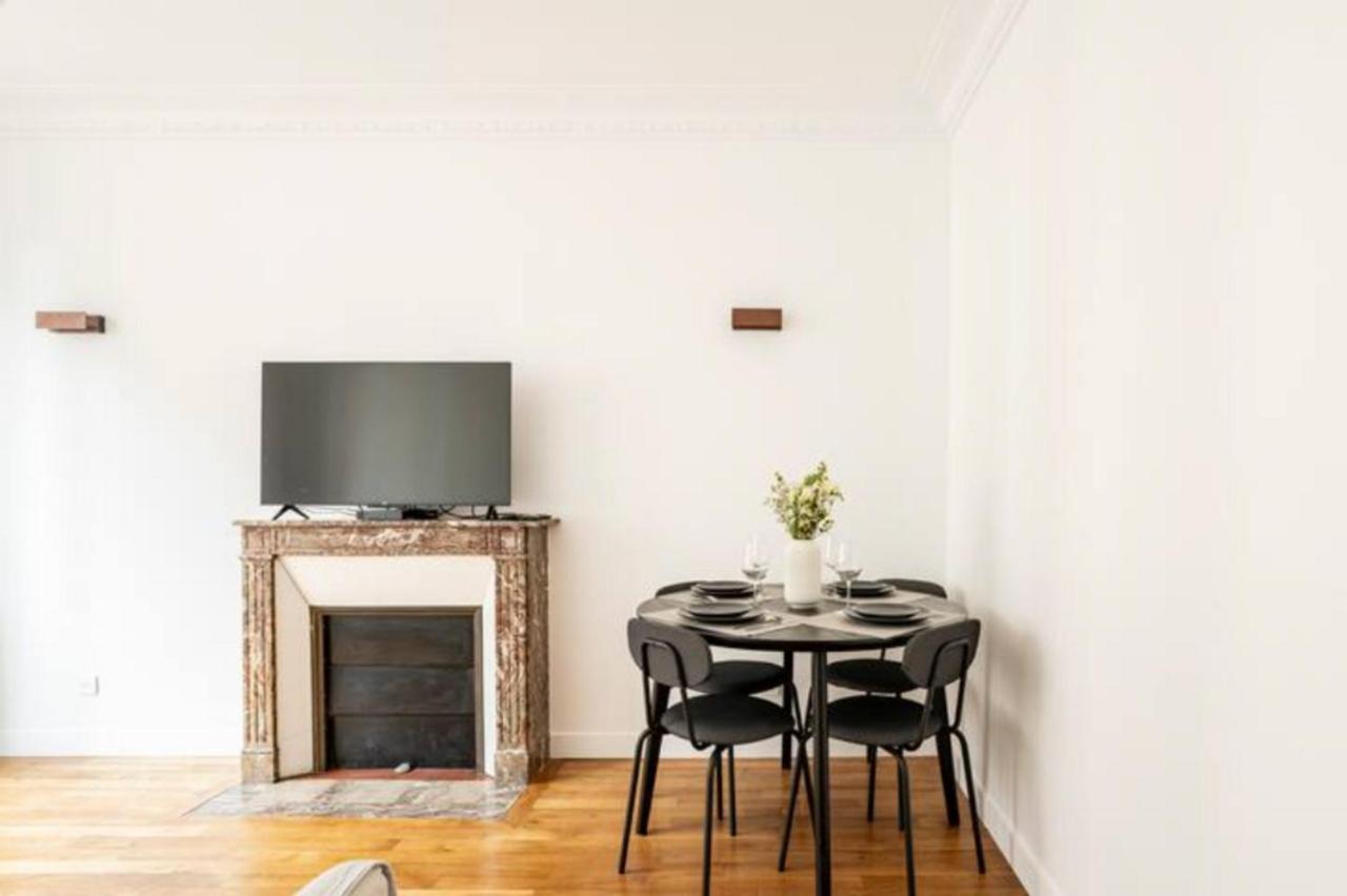 The Square, Paris-Asnieres, Private Apartment With Bedroom And Living Room Zewnętrze zdjęcie